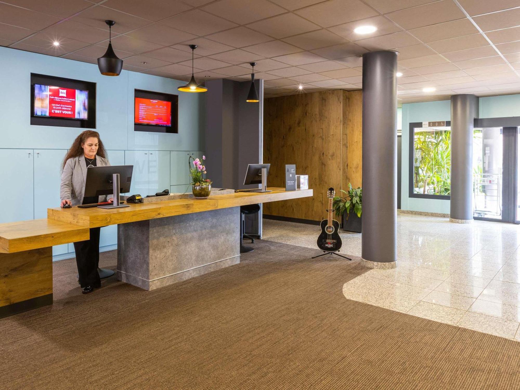 Готель Ibis Epinal Centre Екстер'єр фото