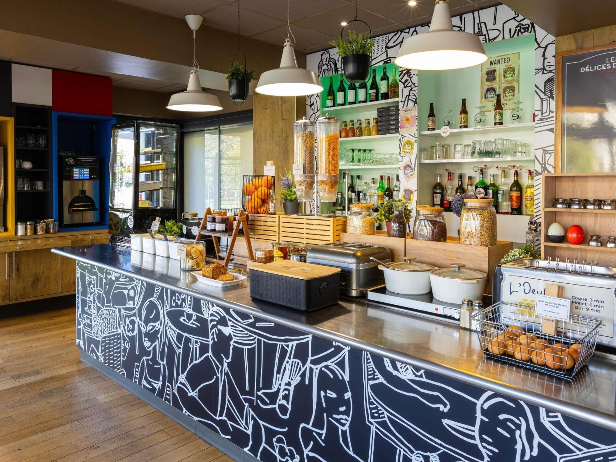Готель Ibis Epinal Centre Екстер'єр фото