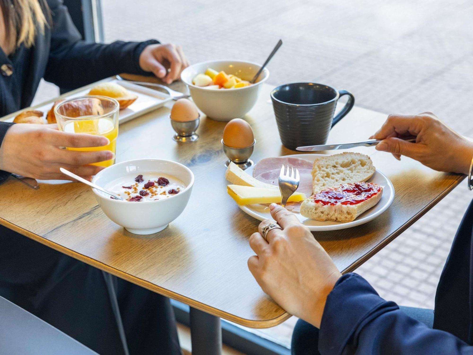 Готель Ibis Epinal Centre Екстер'єр фото