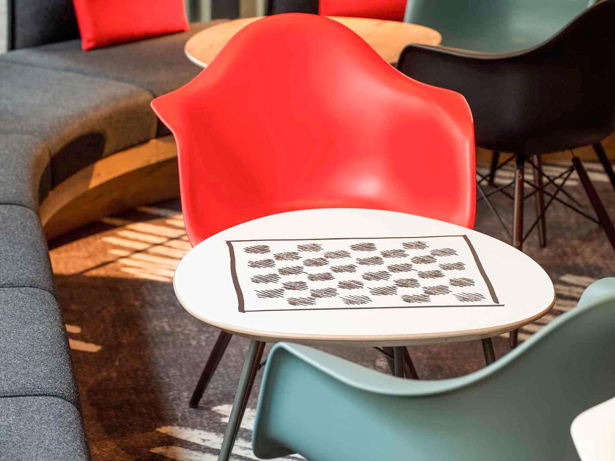 Готель Ibis Epinal Centre Екстер'єр фото